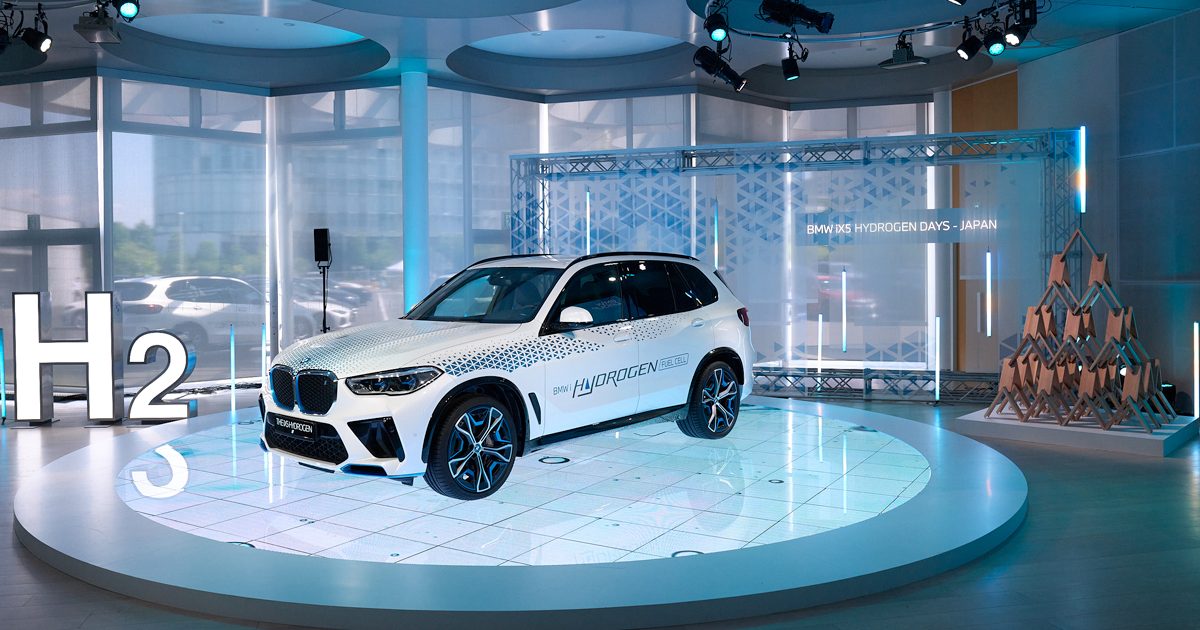 BMW iX5 Hydrogen」プレスカンファレンスの会場装飾に「つみき」を採用