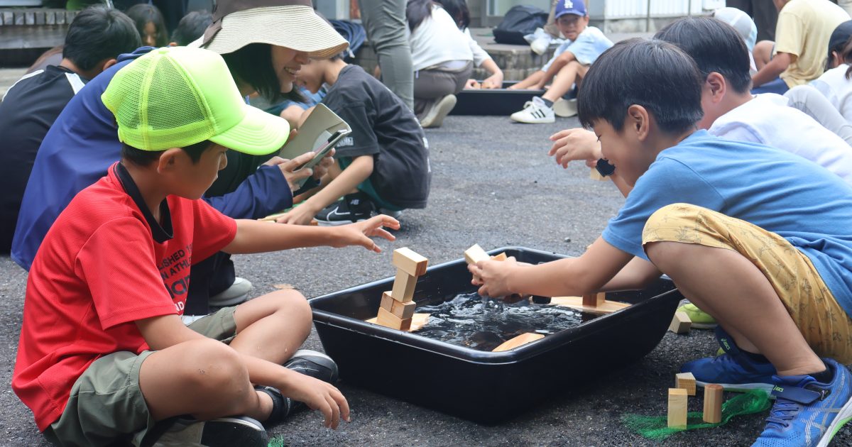 水の上で積み木はできる？奈良県野迫川村でウエルシアユニオン様の親子
